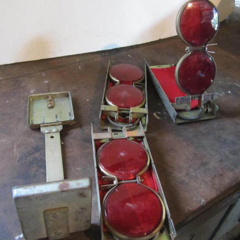 lot 94 image: Emergency Flare Kit