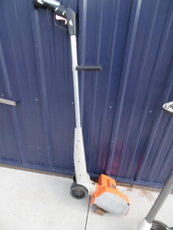 Sidewalk edger