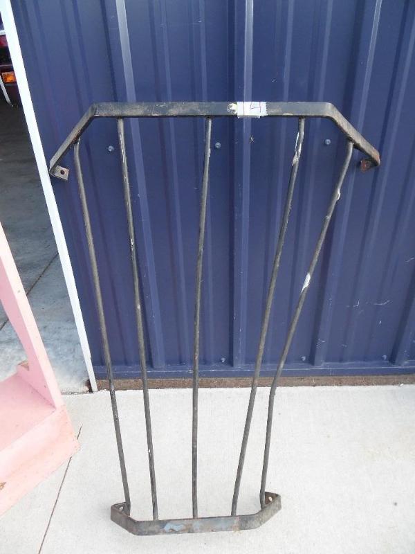Horse hay feeder