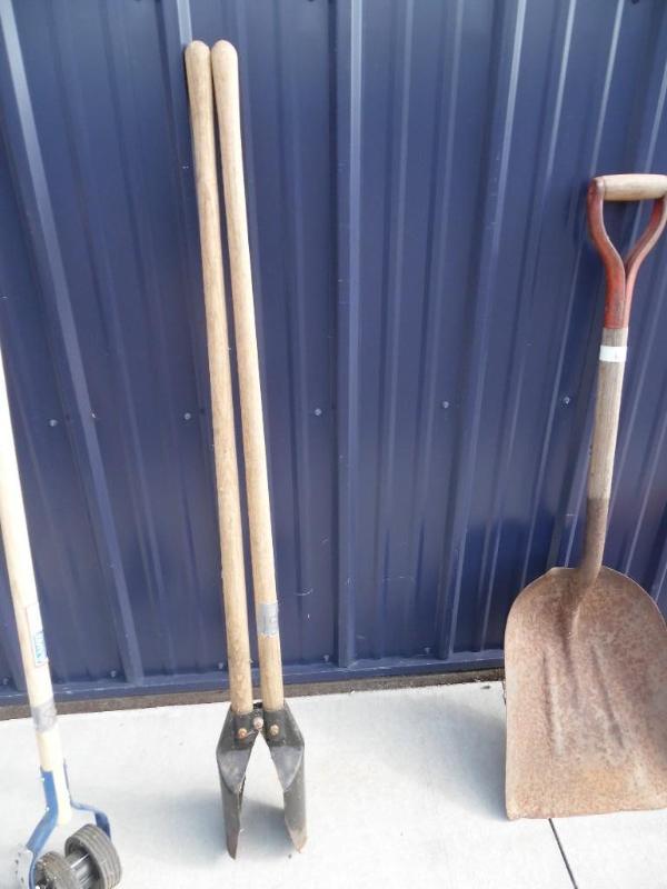 Post hole digger