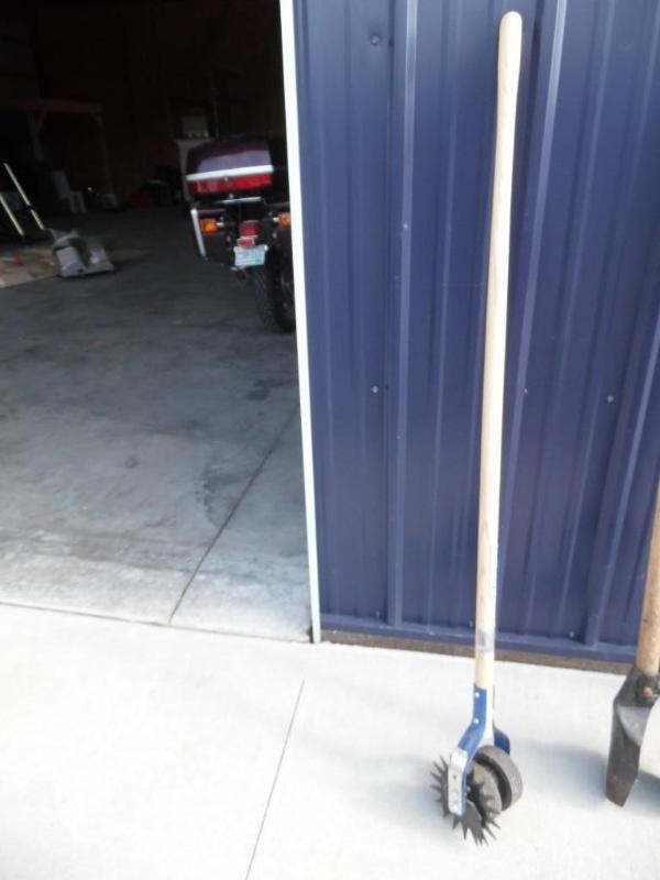 Sidewalk edger