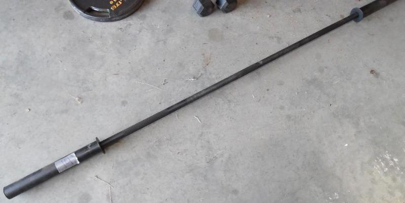 lot 14 image: Weight bar and weights