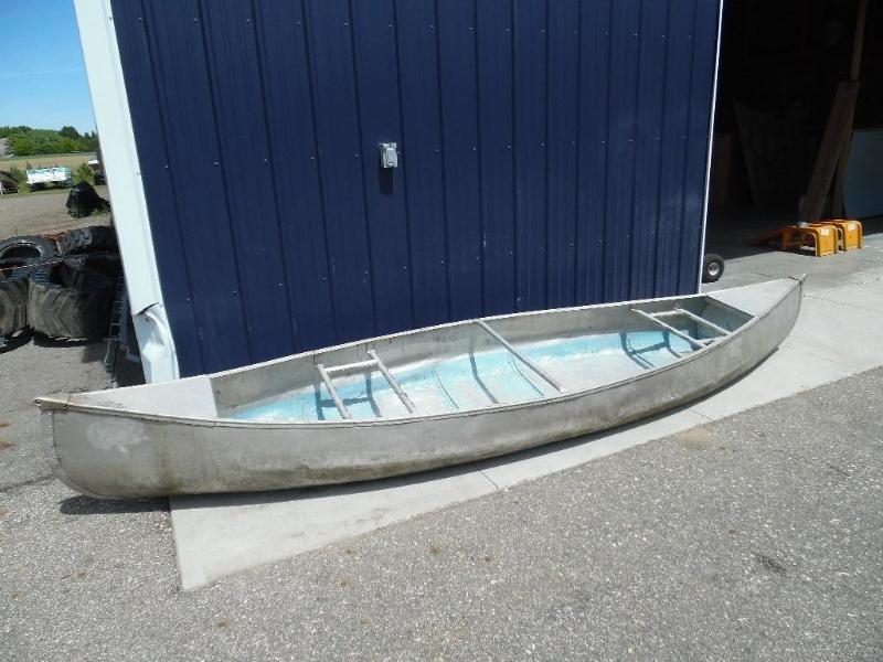 lot 7 image: Homemade Canoe