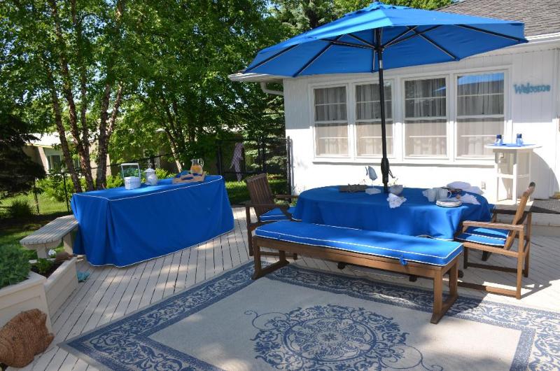 Kingsley Bate LTD teak wood patio table set...