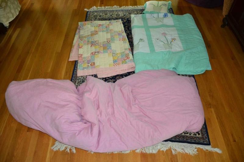 Quilt &amp pillow set 66x70&quot Pink quilt...