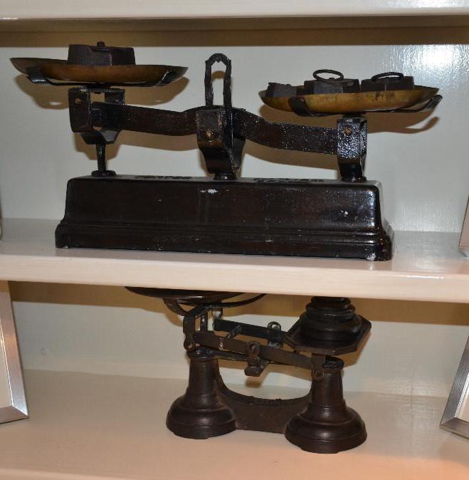 2 antique scales. AK &amp Sons, Portee max 1...
