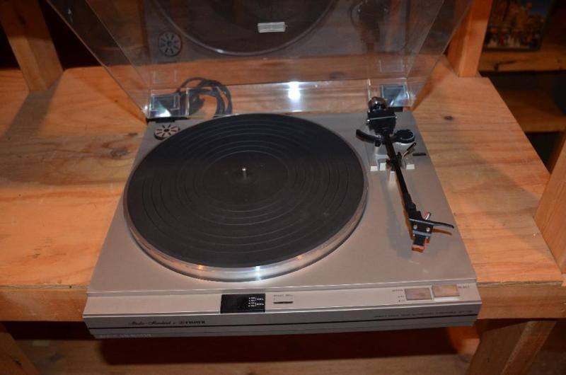Fisher stereo turntable MT-125...
