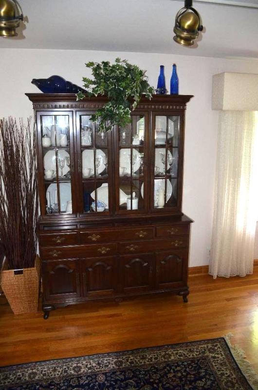 Ethen Allen wood hutch 78x20x56&quot. Conten...