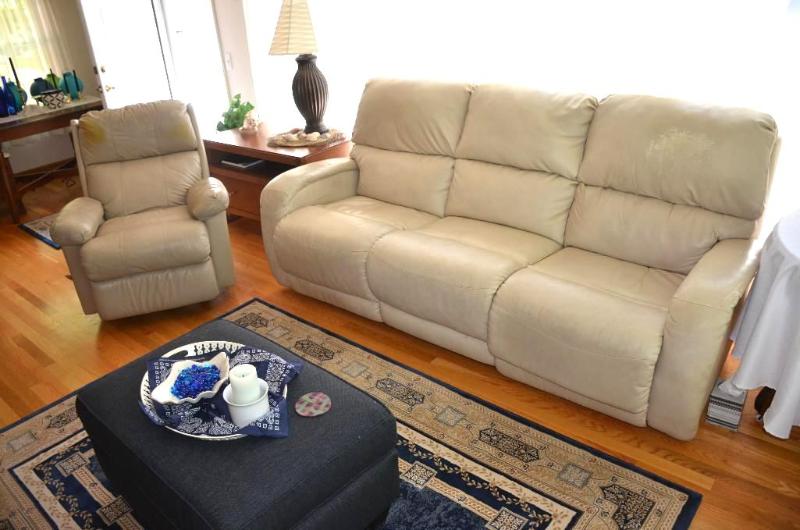 Lane Leather couch 90&quot long and recliner...