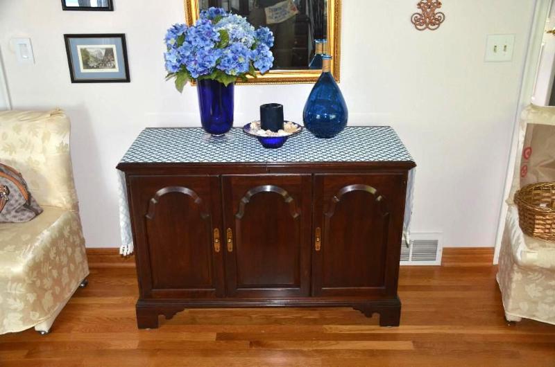 Ethan Allen buffet 48x20x32&quot. The right ...