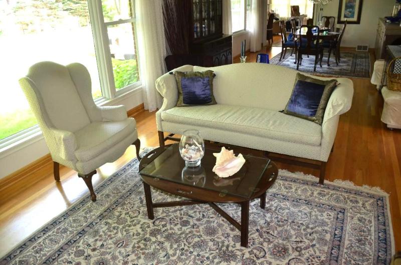 Ethan Allan camel back sofa 80&quot long, Qu...