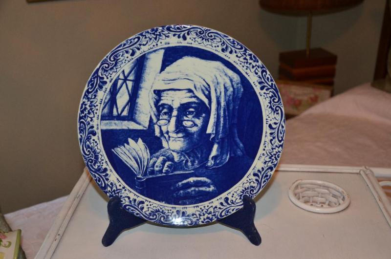 VINTAGE DELFT BOCH FRERES LA LOUVIERE BELGIUM...