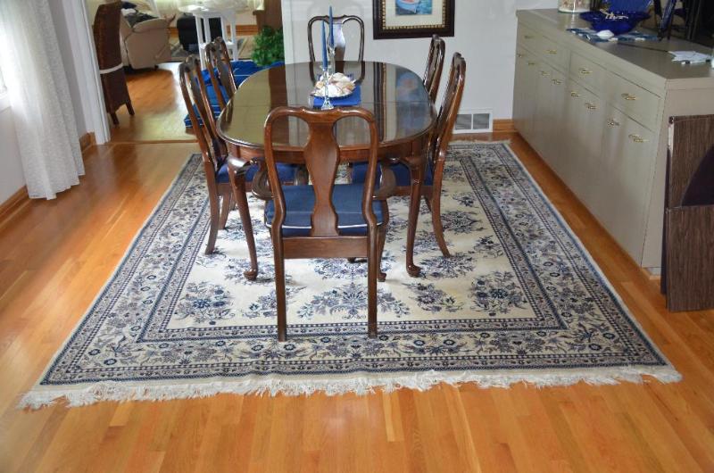 Isfahan Wool Area rug 97x129&quot 1993 appr...