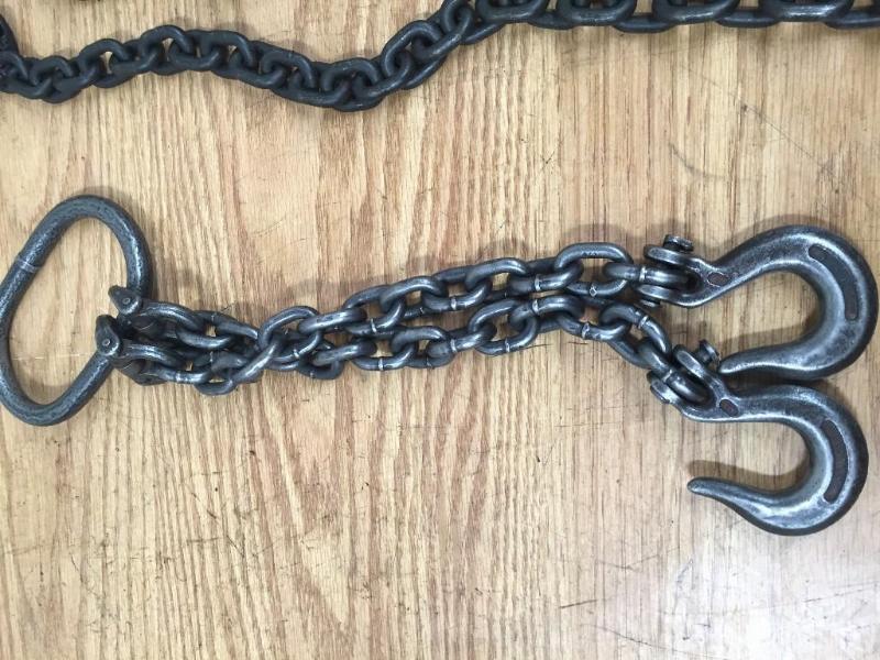 lot 135 image: Lot of (2) lifting hooks