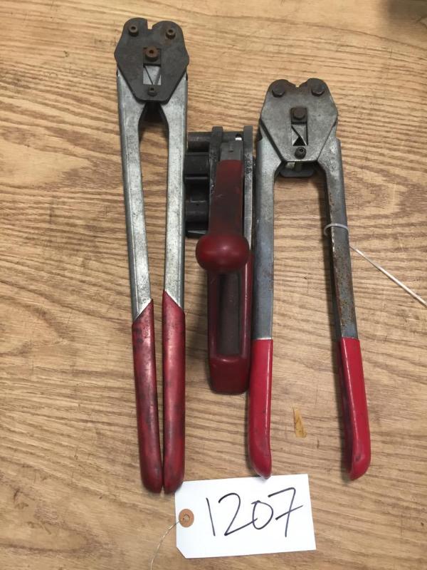 lot 207 image: Lot of assorted tools including bolt cutters