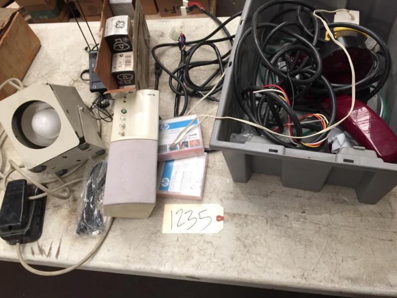 lot 231 image: Lot of assorted electrical components