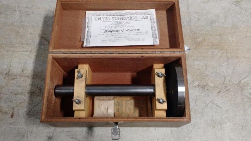 lot 246 image: Lot of 1 United Standards Lab Cylindrical Square