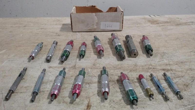lot 252 image: Lot of 17 Thread Gages