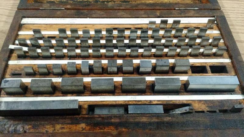 lot 263 image: Lot of 1 box of Fowler Gage Blocks