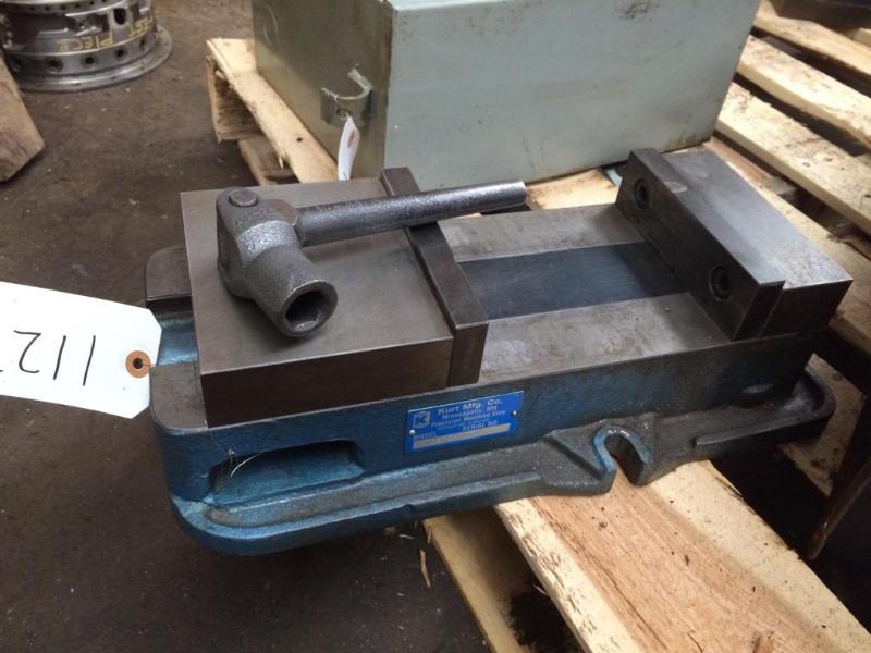 lot 28 image: Lot of 1 Precision machine Vice