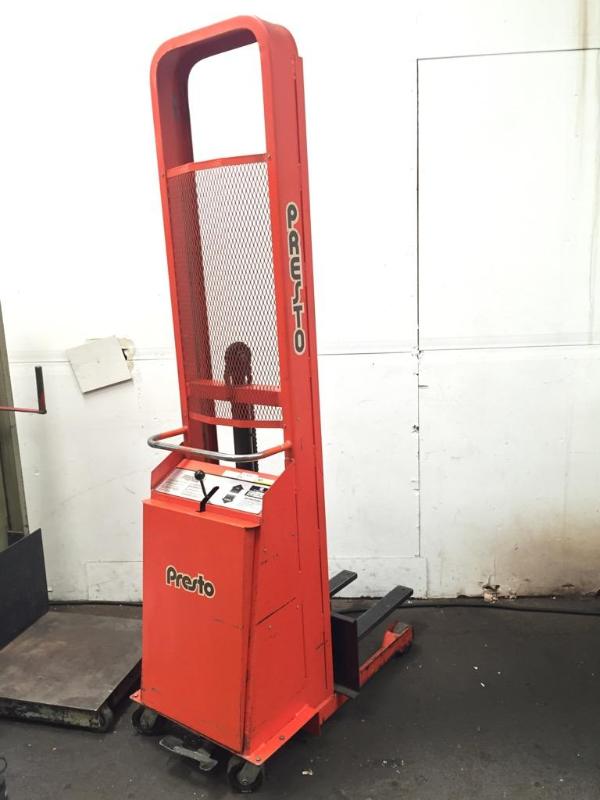 lot 3 image: Presto Lee Engineering Electric Pallet Lift