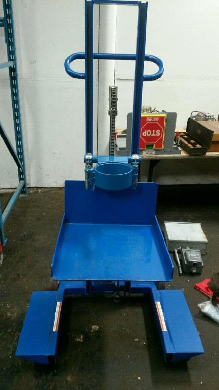 lot 307 image: Hydrolic Lift Cart wbottle attachment Vestil...