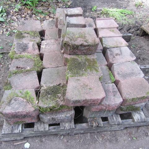 Retaining Block