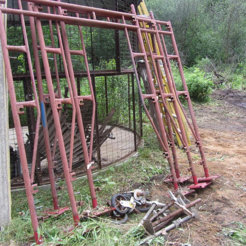 Walk-Thru Scaffold Units