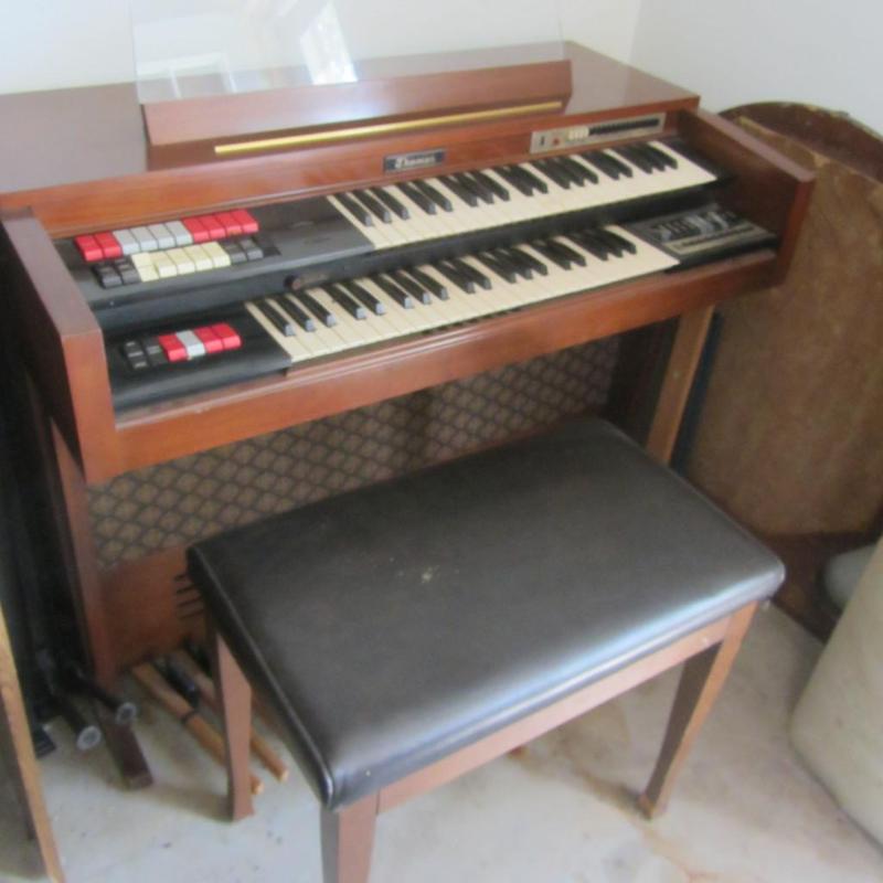 Thomas Double Keyboard Organ