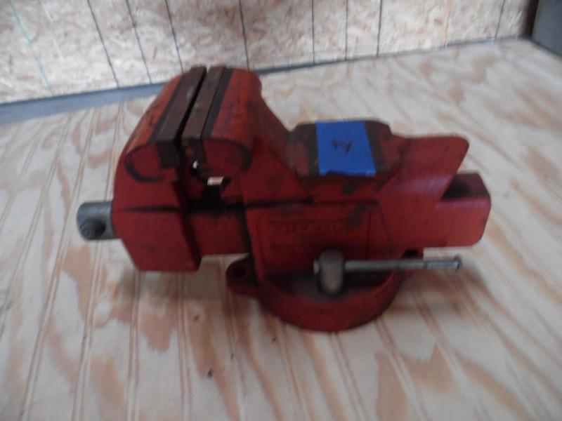 Bench vise