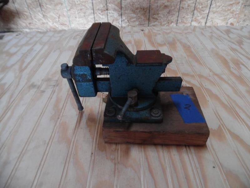 Bench vise