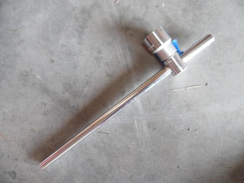 Bar and socket