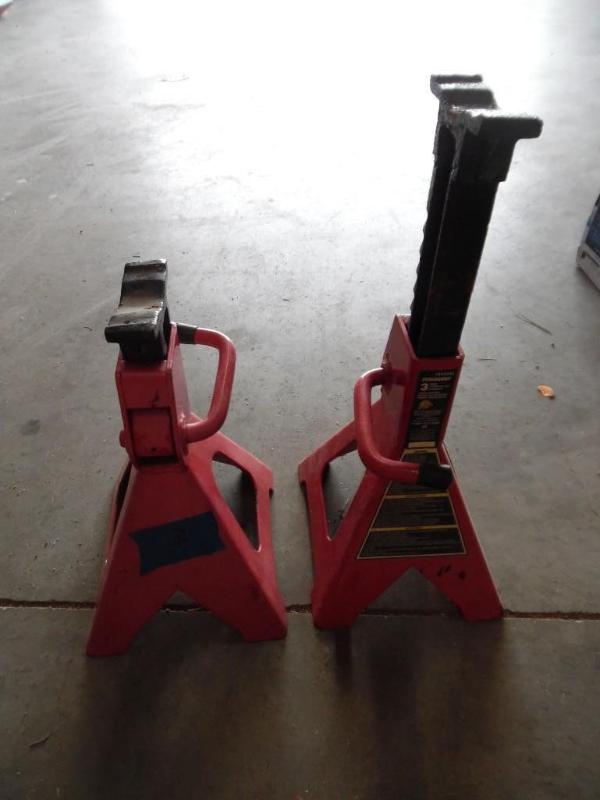 Jack stands