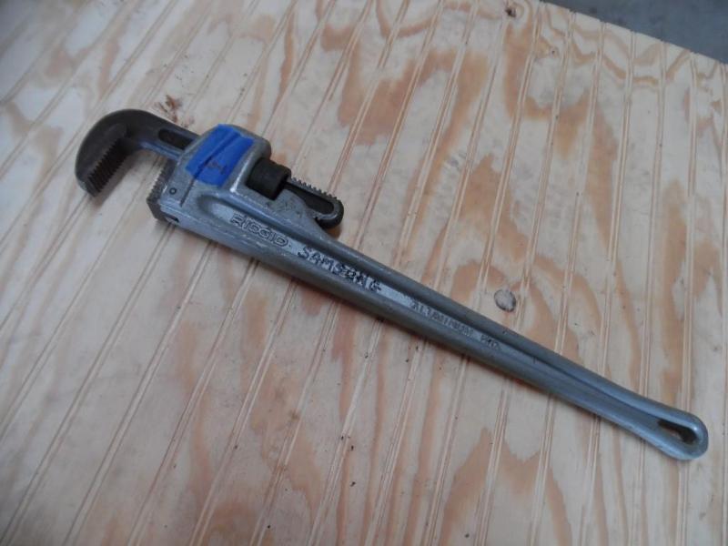 Pipe wrench