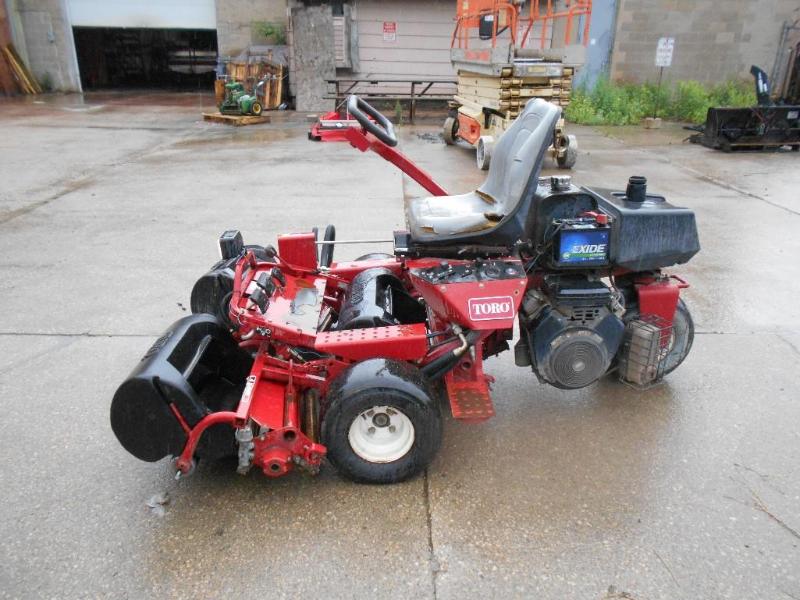 lot 12 image: Toro Greensmaster 3050. Riding Lawnmower. Starts, Runs and Cuts.