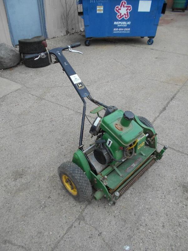 lot 8 image: John Deere 22 Greens Reel Lawn Mower