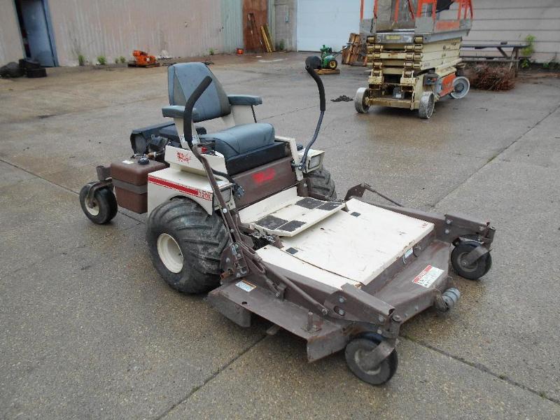 lot 1 image: Grasshopper 720K Zero Turn Lawn Mower. Starts, Runs, Drives and Cuts.