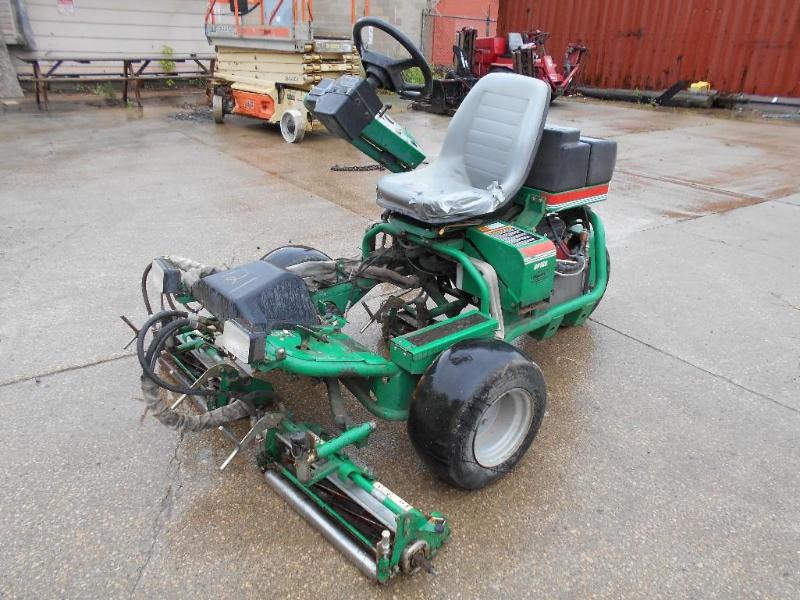 lot 3 image: Ransomes Triplex Greensmower. Starts, Runs, Cuts and Drives.