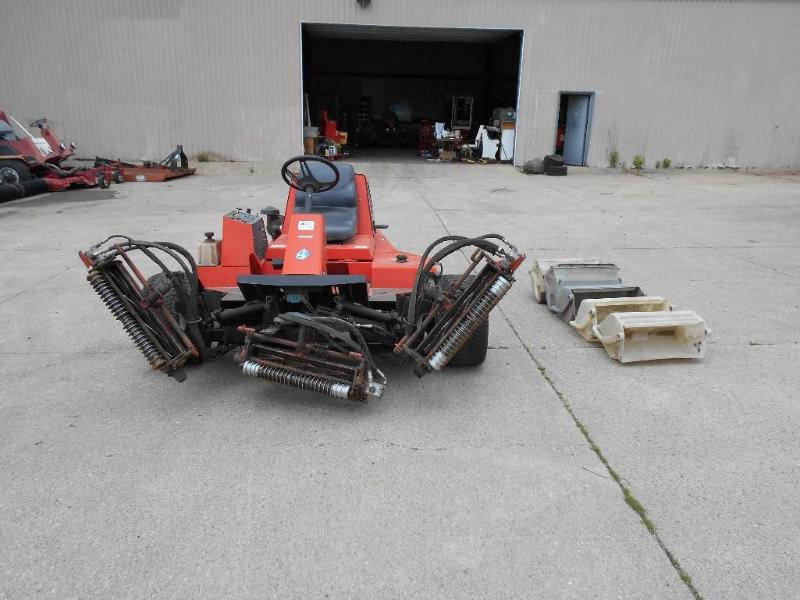 lot 4 image: Jacobsen LF 128 Commercial Reel Lawnmower. Starts, Runs, Cuts, Drives.