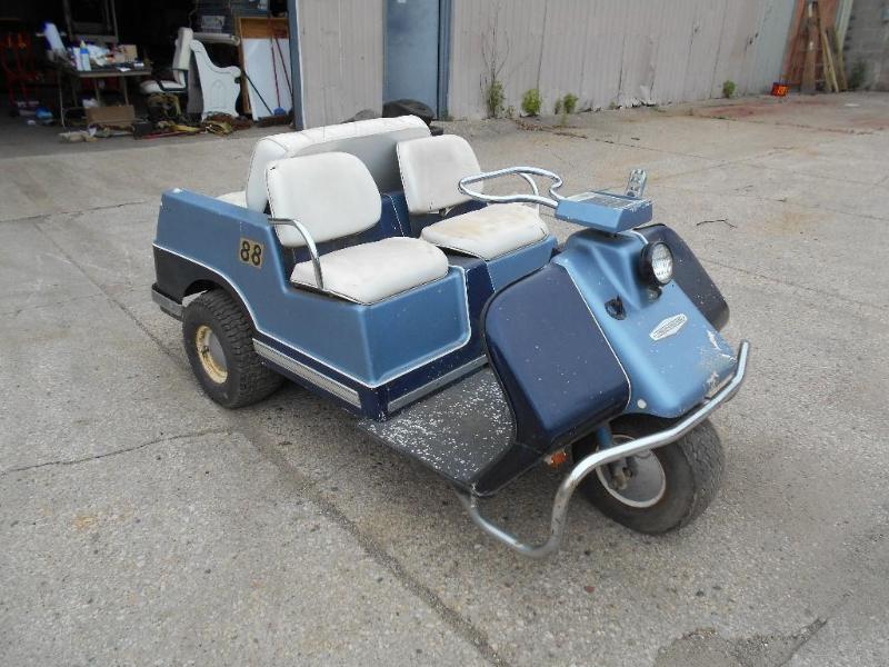 lot 6 image: Harley Davidson Golf Cart. Electric. NO RESERVE