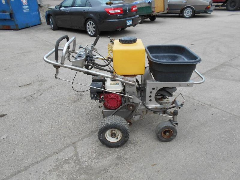 lot 7 image: LT Rich Z Spray WB-36 Spreader  Sprayer. Runs