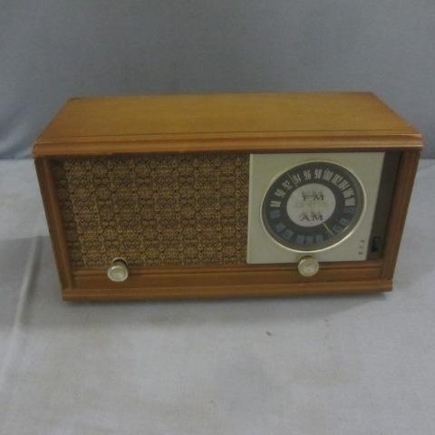 Vintage Zenith Tube Radio