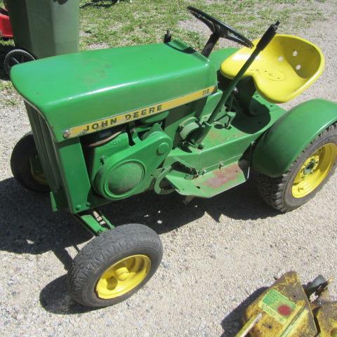 John Deere 110 Lawn Tractor