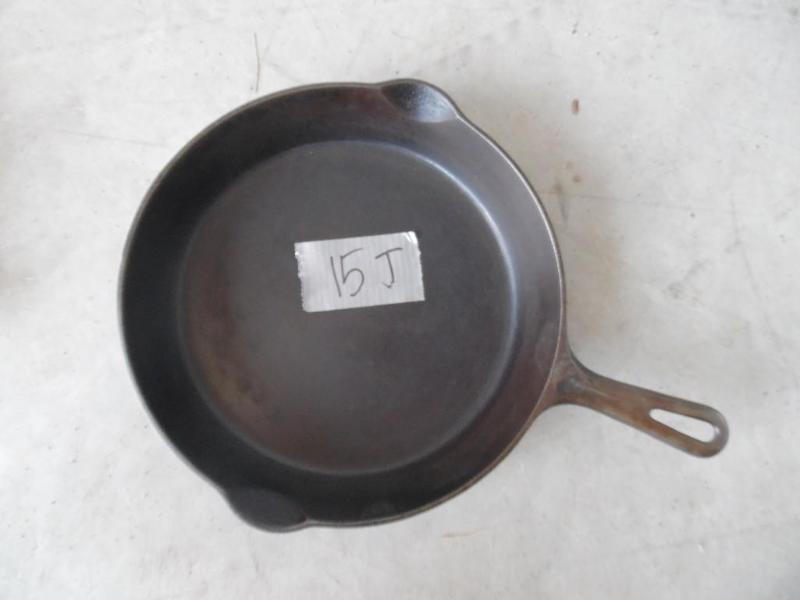 Cast iron pan