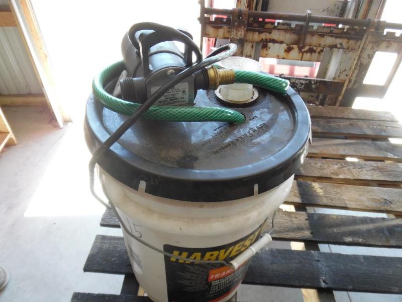 Bucket with Pump
