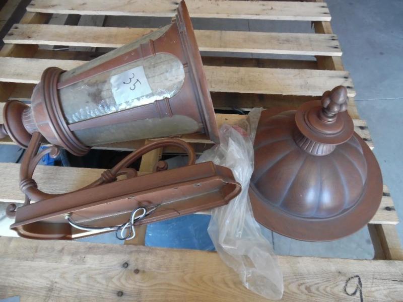 Outdoor light fixtures