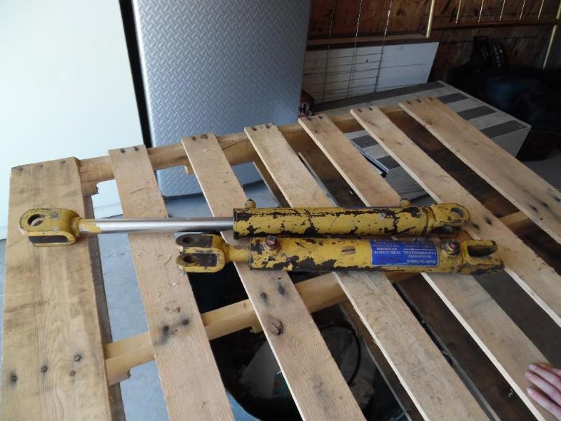 Dash Hydraulic Cylinders