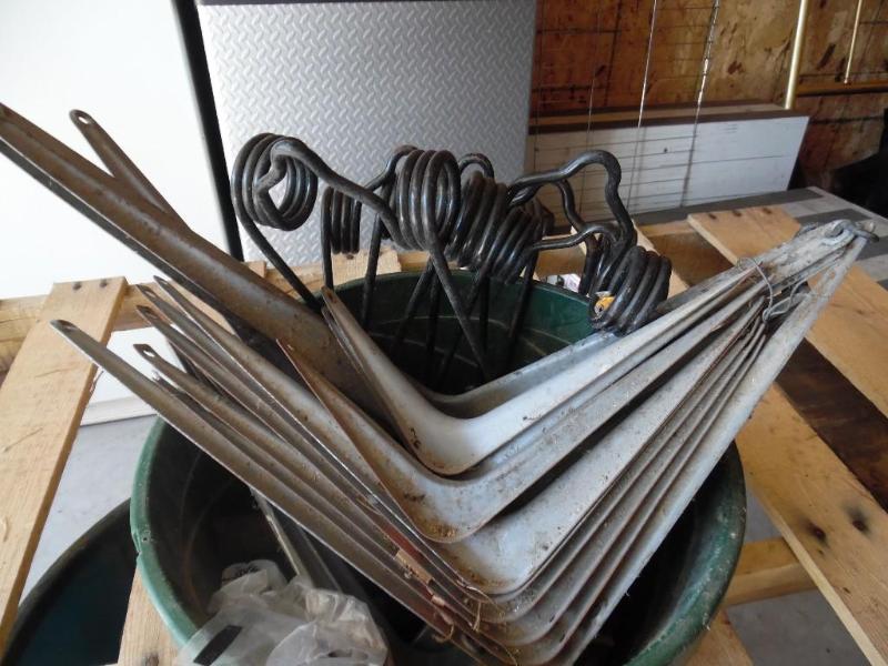 Shelving brackets