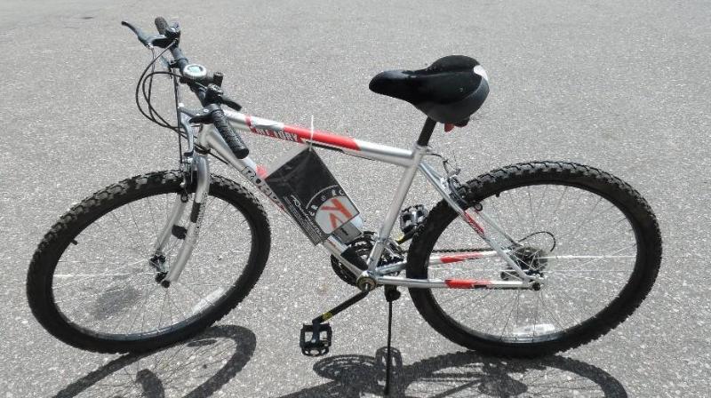 lot 10 image: Mens bike