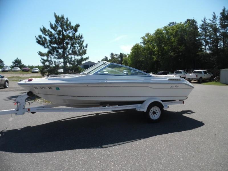 lot 4 image: 1993 Sea Ray Boat and Trailer